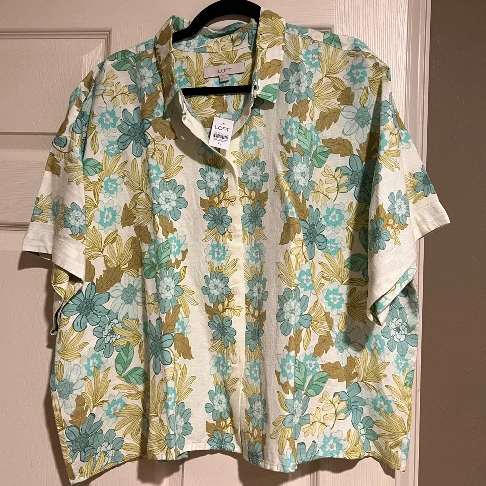 LOFT
NWT
Gardenia Linen Blend Everyday Shirt
Size XL
Blue Green Cream - Picture 2 of 4